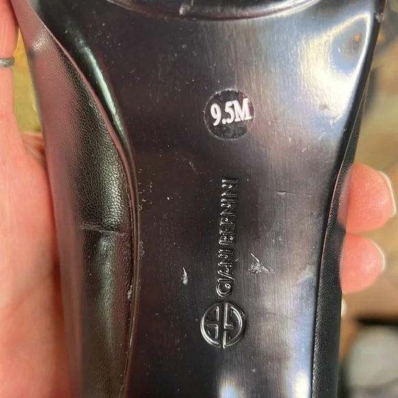 Giani Bernini Black Leather Pumps size 9 & 9.5 - Picture 8 of 11